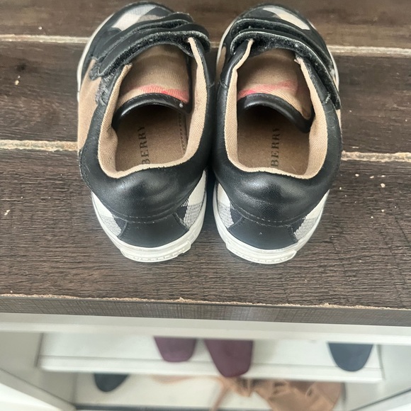Burberry Kids Black and Beige Sneakers - Picture 3 of 6